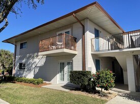 2100 W Beach Dr in Panama City, FL - Building Photo