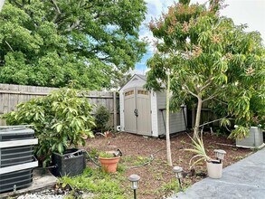 1284 NW 39th St in Miami, FL - Building Photo - Building Photo