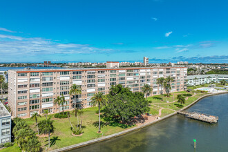 Shore Crest in South Pasadena, FL - Building Photo - Building Photo