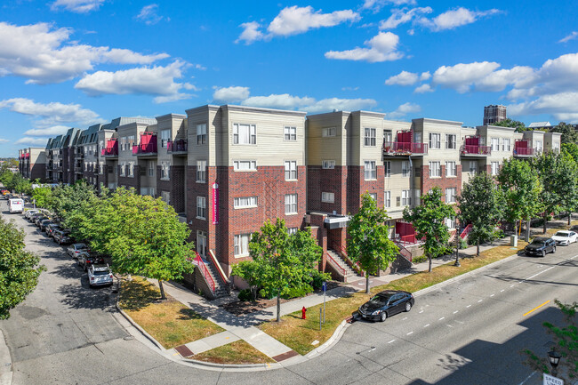 808 Berry Place in St. Paul, MN - Foto de edificio - Building Photo