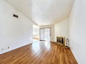 1405 W Braker Ln in Austin, TX - Building Photo - Building Photo