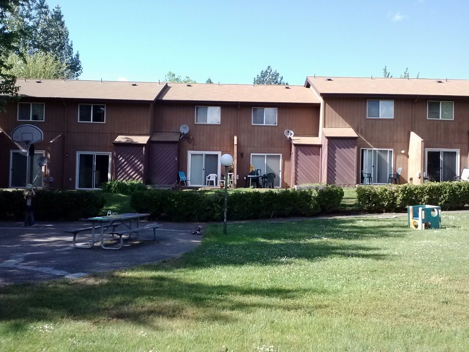 Covered Bridge Estates in Lowell, OR - Building Photo