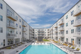 Academy on Fourth in Newport, KY - Foto de edificio - Building Photo