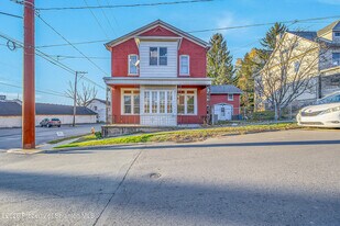 714 Smith St in Dunmore, PA - Building Photo