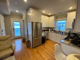 183 River St, Unit 3 in Cambridge, MA - Building Photo