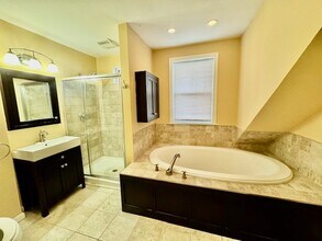 51 Nesbit Ave in West Hartford, CT - Building Photo - Building Photo