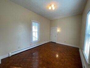 31 Warren Ave in Somerville, MA - Foto de edificio - Building Photo