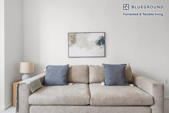 635 W 42nd St in New York, NY - Building Photo - Building Photo