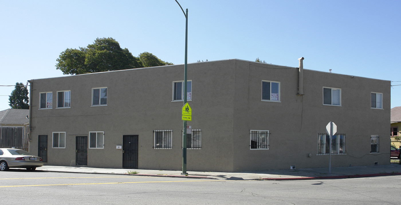 Sawhney Apartments in Oakland, CA - Building Photo