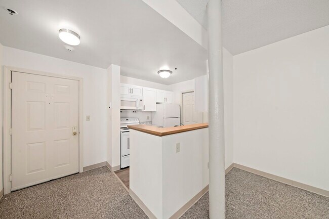 Hayward Landing in Douglas, MA - Building Photo - Building Photo