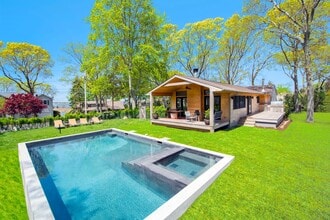 80 Cliff Dr in Sag Harbor, NY - Building Photo - Building Photo