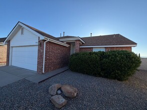 1942 Avondale Pl NW in Albuquerque, NM - Building Photo - Building Photo