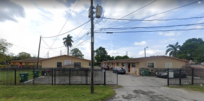 2920 NW 132nd Ter, Unit #2 in Opa Locka, FL - Foto de edificio - Building Photo