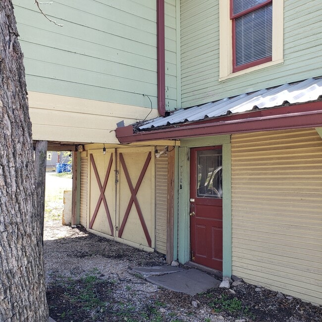 715 N Main St, Unit B in Taylor, TX - Building Photo - Building Photo