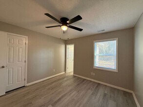 305 Cedar Crk Dr in Jacksonville, NC - Building Photo - Building Photo