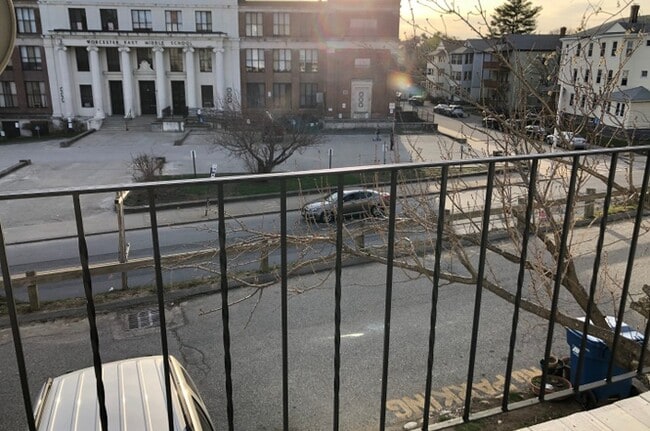 425B Grafton St, Unit 425B in Worcester, MA - Building Photo - Building Photo