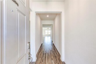 730 Carol Dr in Hutto, TX - Foto de edificio - Building Photo