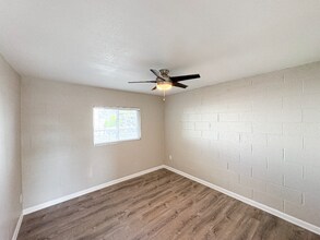 1110 E Highland Ave in Phoenix, AZ - Building Photo - Building Photo