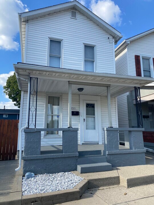211 Burns Ave in Dayton, OH - Foto de edificio