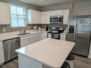 916 Throckmorton Ct in Greenville, SC - Building Photo - Building Photo