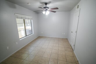 3250 W Greenway Rd in Phoenix, AZ - Foto de edificio - Building Photo