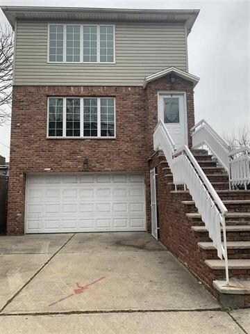 9 E 50th St in Bayonne, NJ - Building Photo