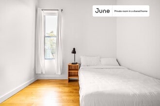 Private bedroom in 5 bed/3 bath Home in New York, NY - Building Photo - Building Photo