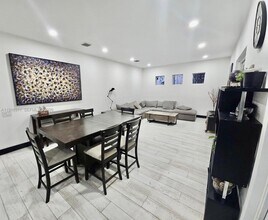 2019 Harbor View Cir in Weston, FL - Foto de edificio - Building Photo