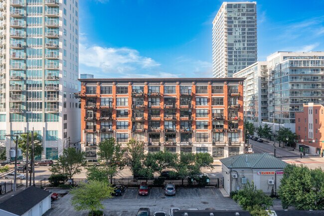 Skyline Loft in Chicago, IL - Building Photo - Building Photo