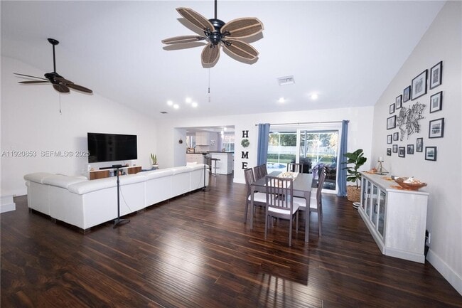 13331 NW 10th St in Sunrise, FL - Foto de edificio - Building Photo