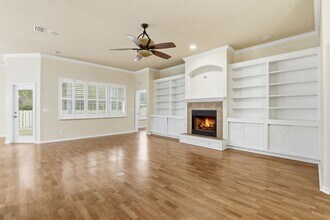 8595 SW 80th Pl in Gainesville, FL - Foto de edificio - Building Photo