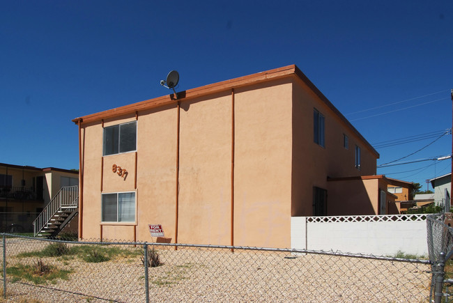 837 N Bruce St in Las Vegas, NV - Foto de edificio - Building Photo