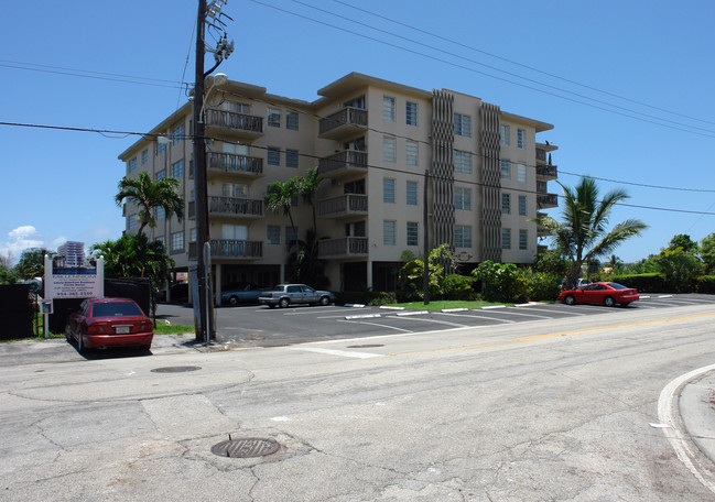 Kingsley Arms Apartments in Bay Harbor Islands, FL - Foto de edificio - Building Photo