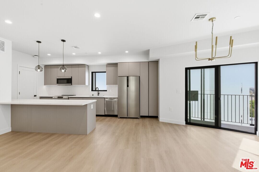 3845 Don Tomaso Dr in Los Angeles, CA - Building Photo