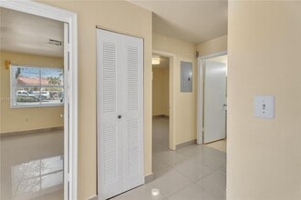 6427 SW 132nd Ct Cir in Miami, FL - Building Photo - Building Photo
