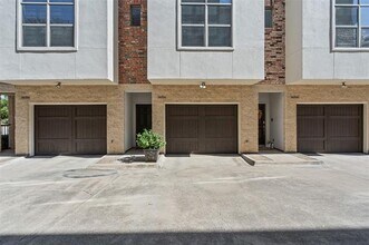 720 E 1st St in Fort Worth, TX - Foto de edificio - Building Photo