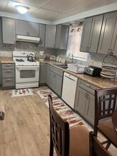 53 Laurel St in Manchester, CT - Building Photo - Building Photo