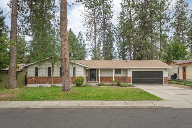 property at 6 E Regina Ave