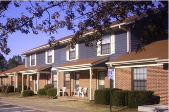 Winder Wood Apartments in Winder, GA - Foto de edificio - Building Photo