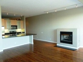 950 W Erie St, Unit 403 in Chicago, IL - Building Photo