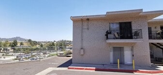 8220 Vincetta Dr in La Mesa, CA - Building Photo