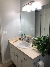 135 Hollis Ln in Wilmington, NC - Building Photo - Building Photo