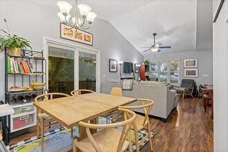 208 Fan Branch Ln in Chapel Hill, NC - Building Photo - Building Photo