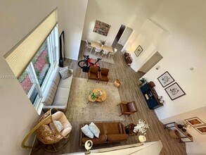 2486 Bay Isle Dr in Weston, FL - Building Photo - Building Photo