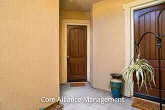 11528 Verona Dr in Chatsworth, CA - Building Photo - Building Photo