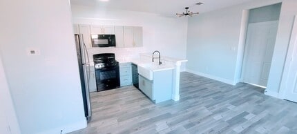 7502 Sandle St in Houston, TX - Foto de edificio - Building Photo