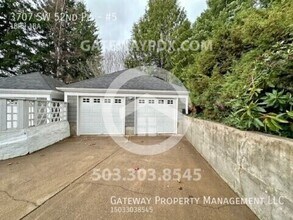 3707 SW 52nd Pl in Portland, OR - Foto de edificio - Building Photo
