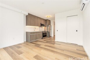 1551 Liona St in Honolulu, HI - Building Photo