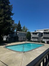 945 Bancroft Rd in Concord, CA - Building Photo - Building Photo