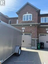 212 Losino Cres in Ottawa, ON - Building Photo - Building Photo